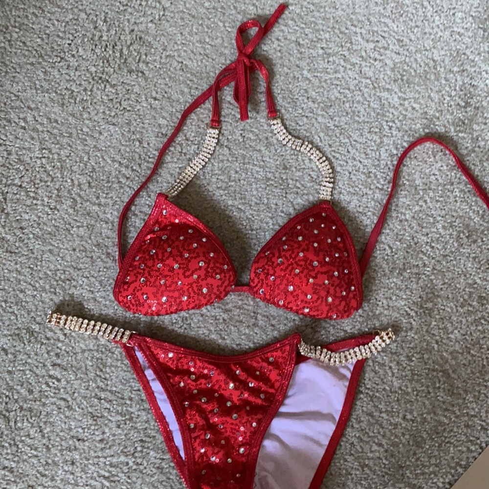 Bikini competition suit